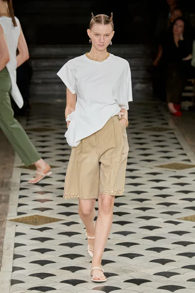 Look 35